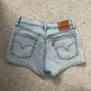 High waisted Levi short shorts size 27